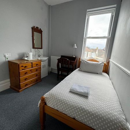 The Elms Guest House Bristol Filton Dış mekan fotoğraf