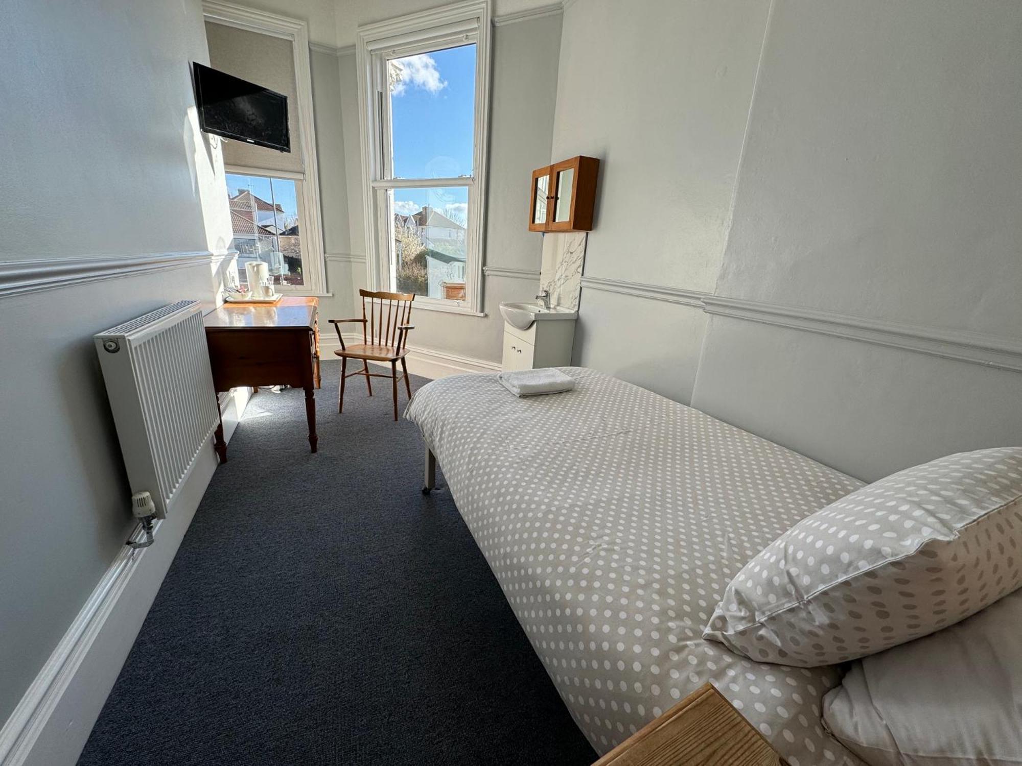The Elms Guest House Bristol Filton Dış mekan fotoğraf